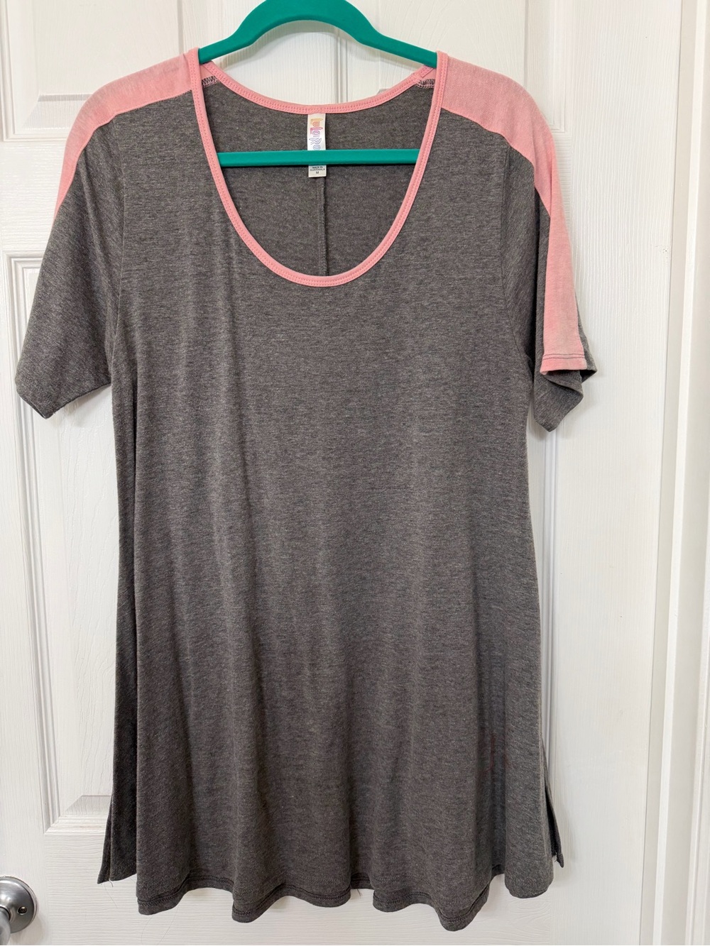 LuLaRoe Perfect T – Heather Gray with Pink Accents (Size M)
